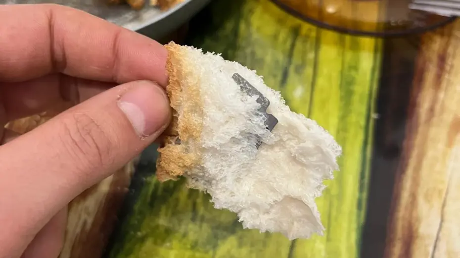 Kahvaltı için yeni alınan ekmeğin içinden öyle bir şey çıktı