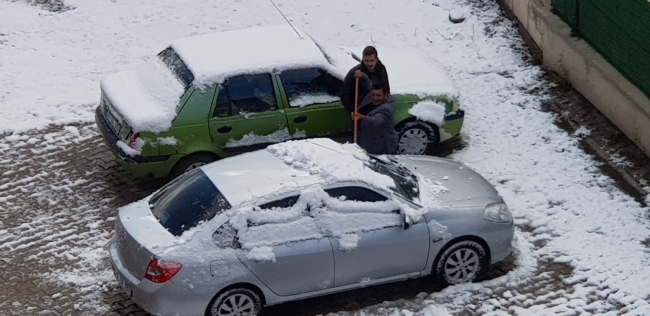 Erzurum’da dün gece başlayan kar yağışı kısa süreli etkili oldu