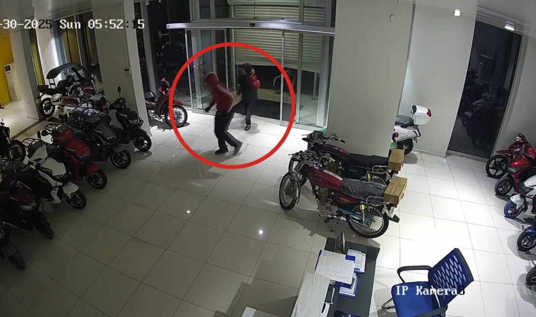 Adana'nın Yüreğir ilçesinde, yaşları 14 ile 15 arasında değişen 4