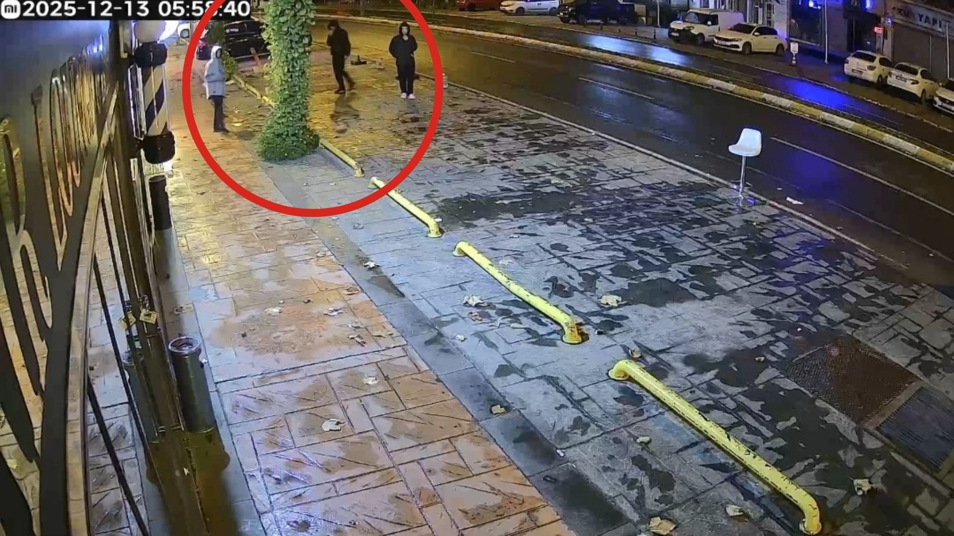 15 yaşlarında 3 çocuk dakikalar içinde 3 farklı iş yerini