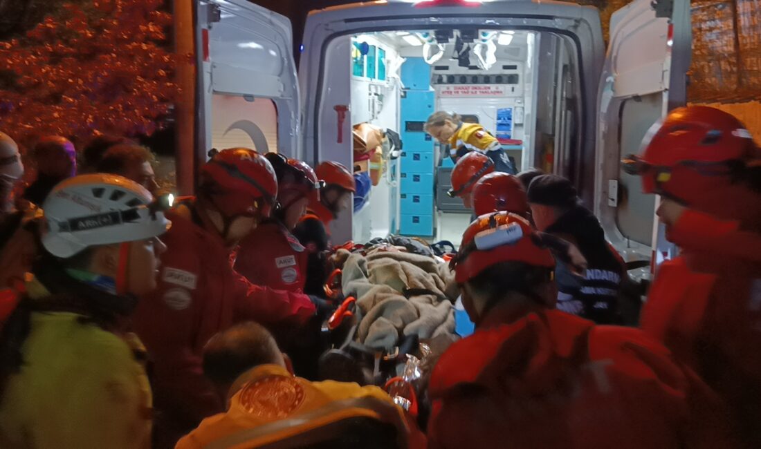 Bursa'da doğa yürüyüşü sırasında kaygan zeminde düşen iki arkadaştan biri