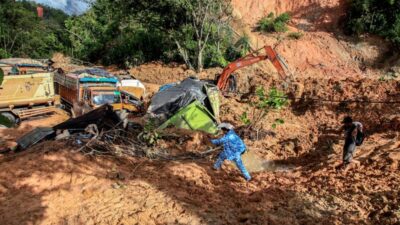 Endonezya Sumatra Adası'nda etkili olan şiddetli yağışların yol açtığı sel