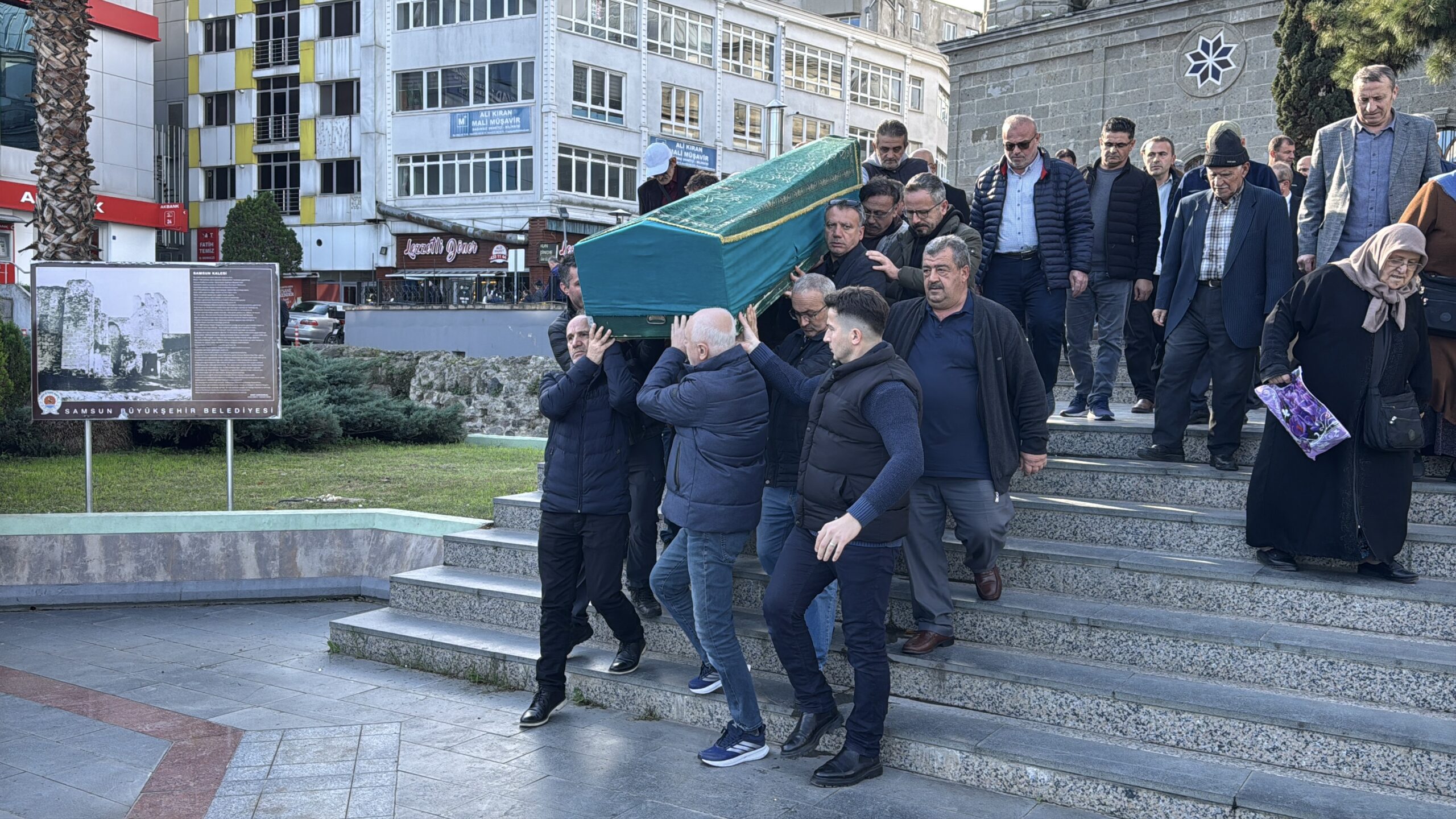 Eşi ve bir yaşındaki oğlunun Kızılırmak'a uçan otomobilde hayatını kaybetmesiyle