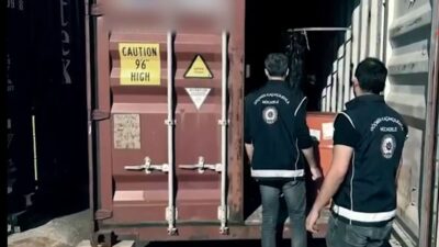 Mersin’de polis ekipleri, İtalya’ya gönderilmek üzere bir konteynere yerleştirilen 44