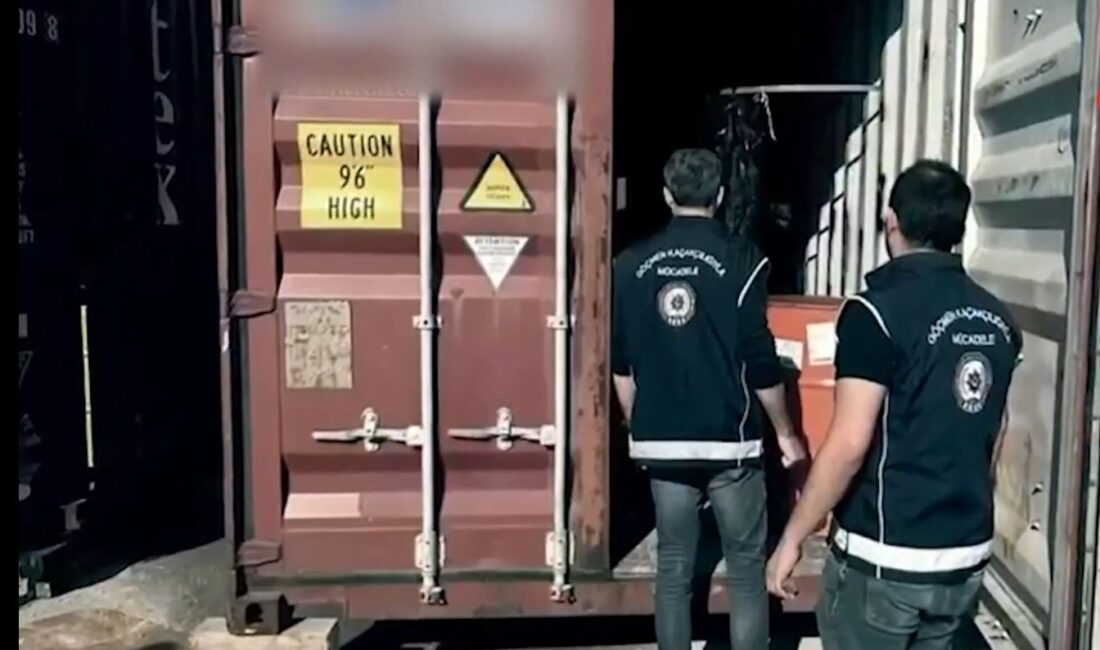 Mersin Limanı’nda konteyner içine gizlenen 44 kaçak göçmen yakalandı; organizatör