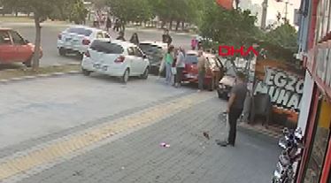 Adana’da yaşayan Polat ailesi, iki ay arayla komşuları İ.S. tarafından