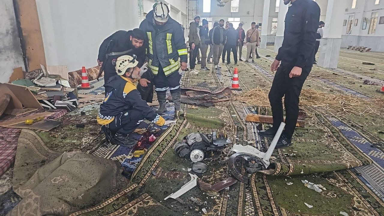 Suriye'nin Humus kentinde bir camiye yönelik düzenlenen saldırı, ülkede büyük