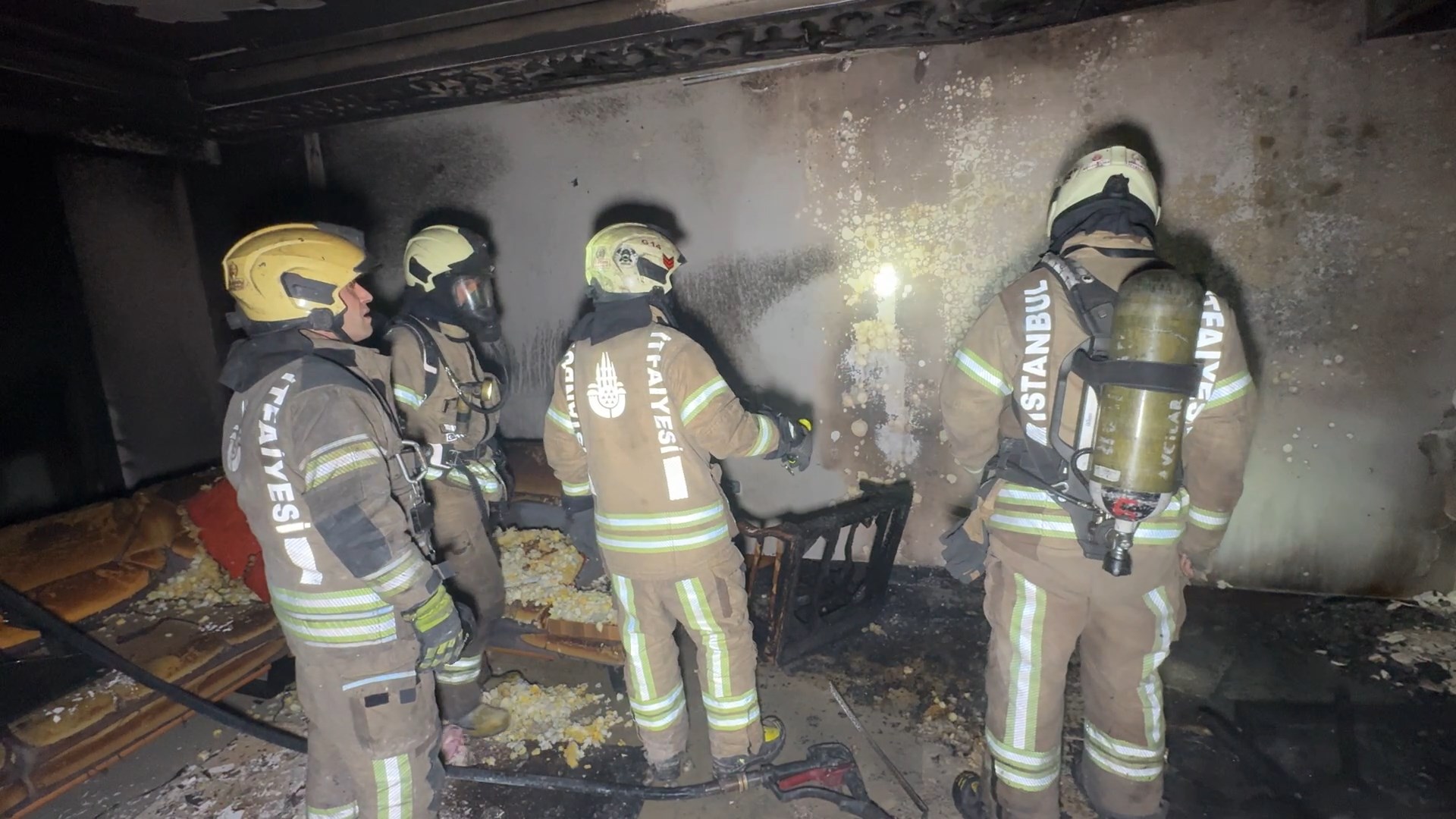 Çocukların tehlikeli oyunu az kalsın faciayla bitiyordu... Evde çakılan çakmak