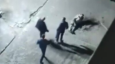 İstanbul Esenyurt’ta bir sitenin otoparkında, tekerlekli sandalyedeki kişi ile 3