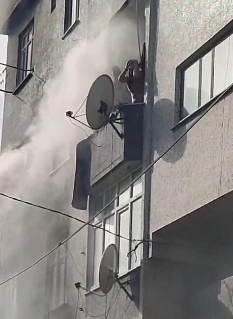 İstanbul Gaziosmanpaşa'da, 4 katlı bir binanın giriş katında bilinmeyen bir