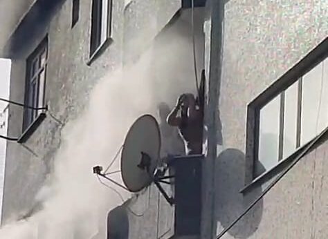 İstanbul Gaziosmanpaşa'da, 4 katlı bir binanın giriş katında bilinmeyen bir