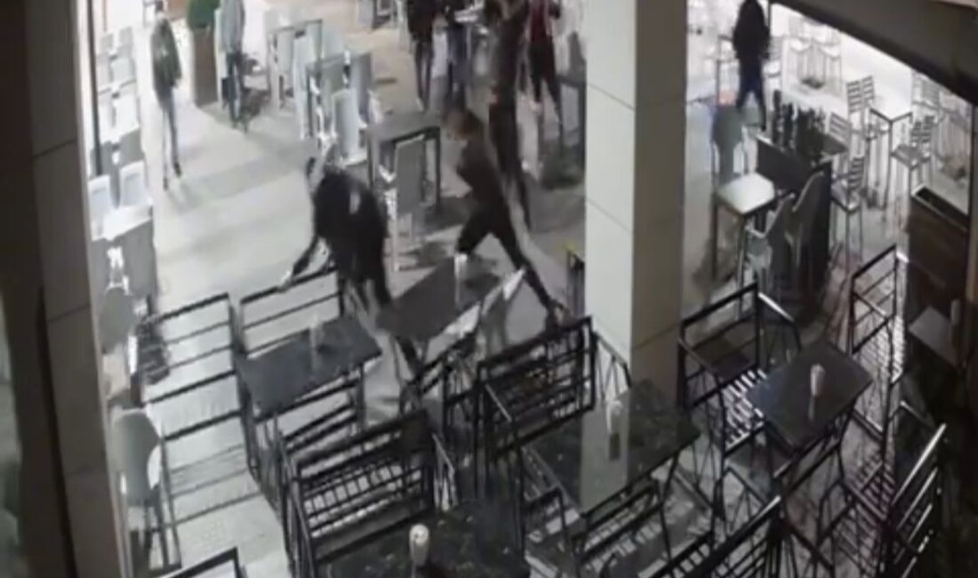 Sokak ortasında yaşanan korkunç olayda, bir baba ve oğul vatandaşlara