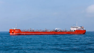 Rusya’dan Gürcistan’a seyreden ayçiçek yağı yüklü MIDVOLGA-2 adlı tanker, kıyılardan