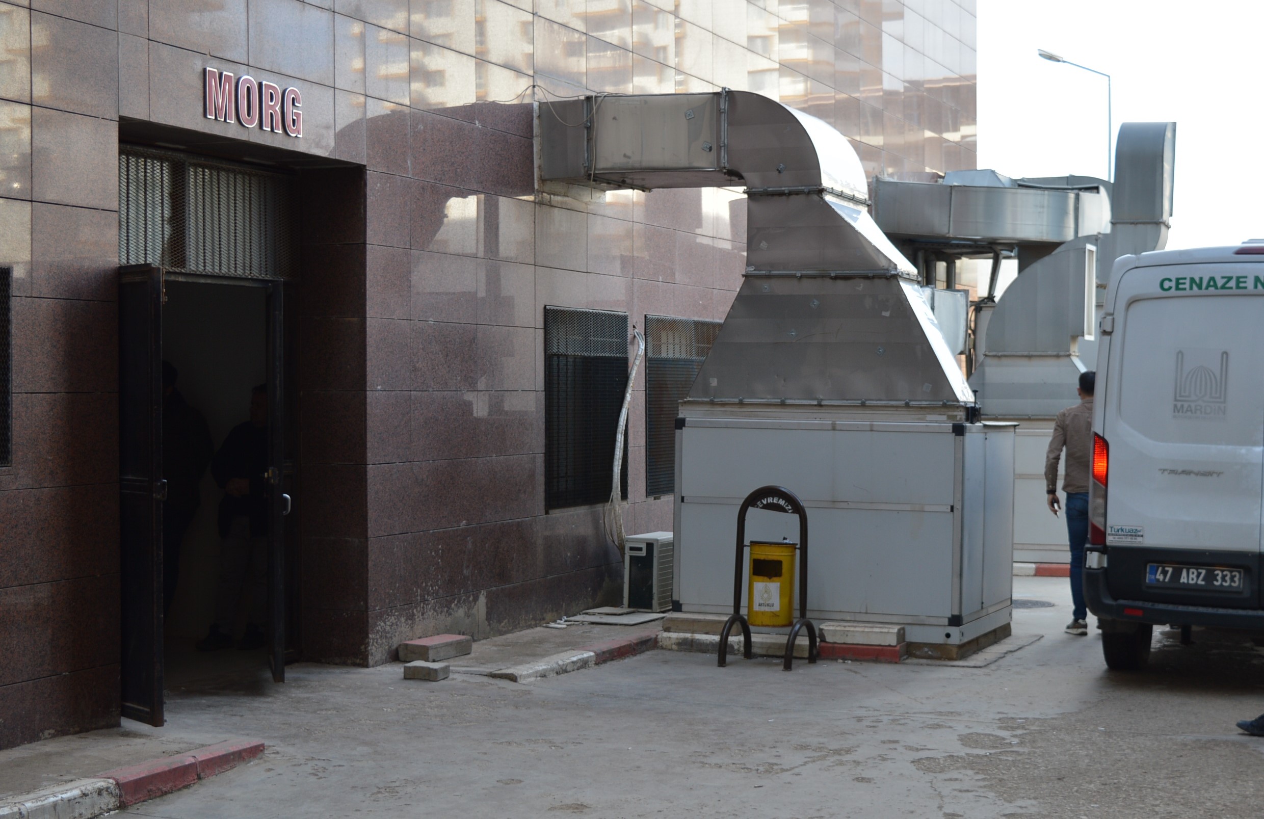 Mardin’in Artuklu ilçesinde 27 yaşındaki Mehmet Mansur Barak, park halindeki