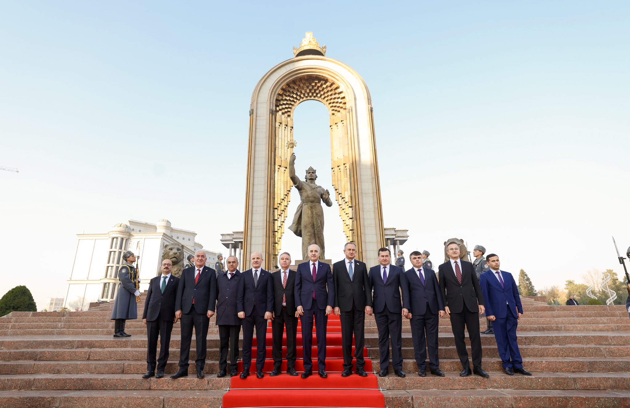 TBMM Başkanı Numan Kurtulmuş, resmi temaslarda bulunmak üzere gittiği Tacikistan’ın