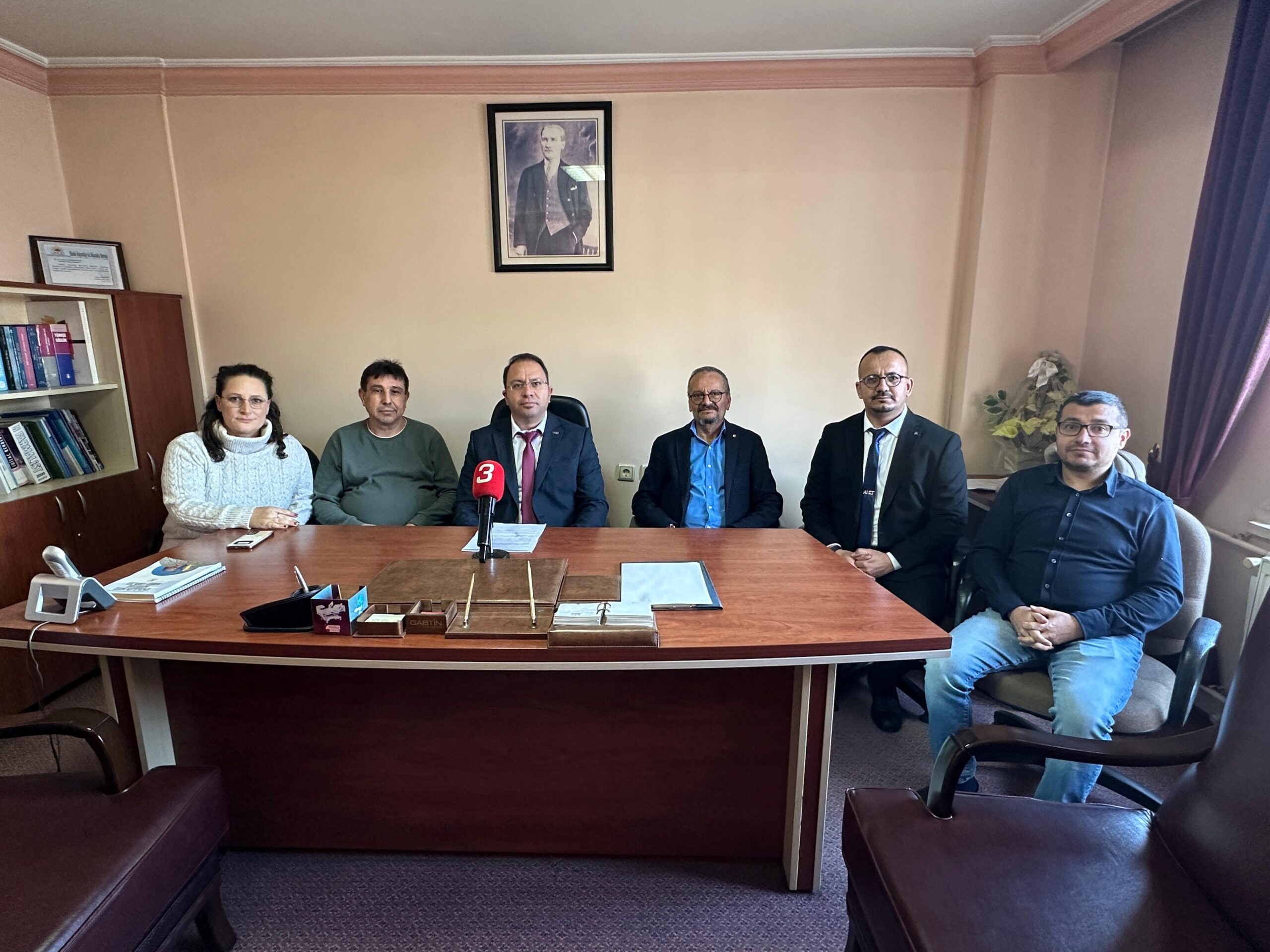 Afyonkarahisar Aile Hekimleri Derneği Başkanı Ayhan Karagül, Afyonkarahisar Tabip Odası’nda