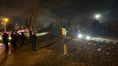 Afyonkarahisar’ın Eşrefpaşa Mahallesi’nde bulunan hemzemin geçitte meydana gelen kazada tren,