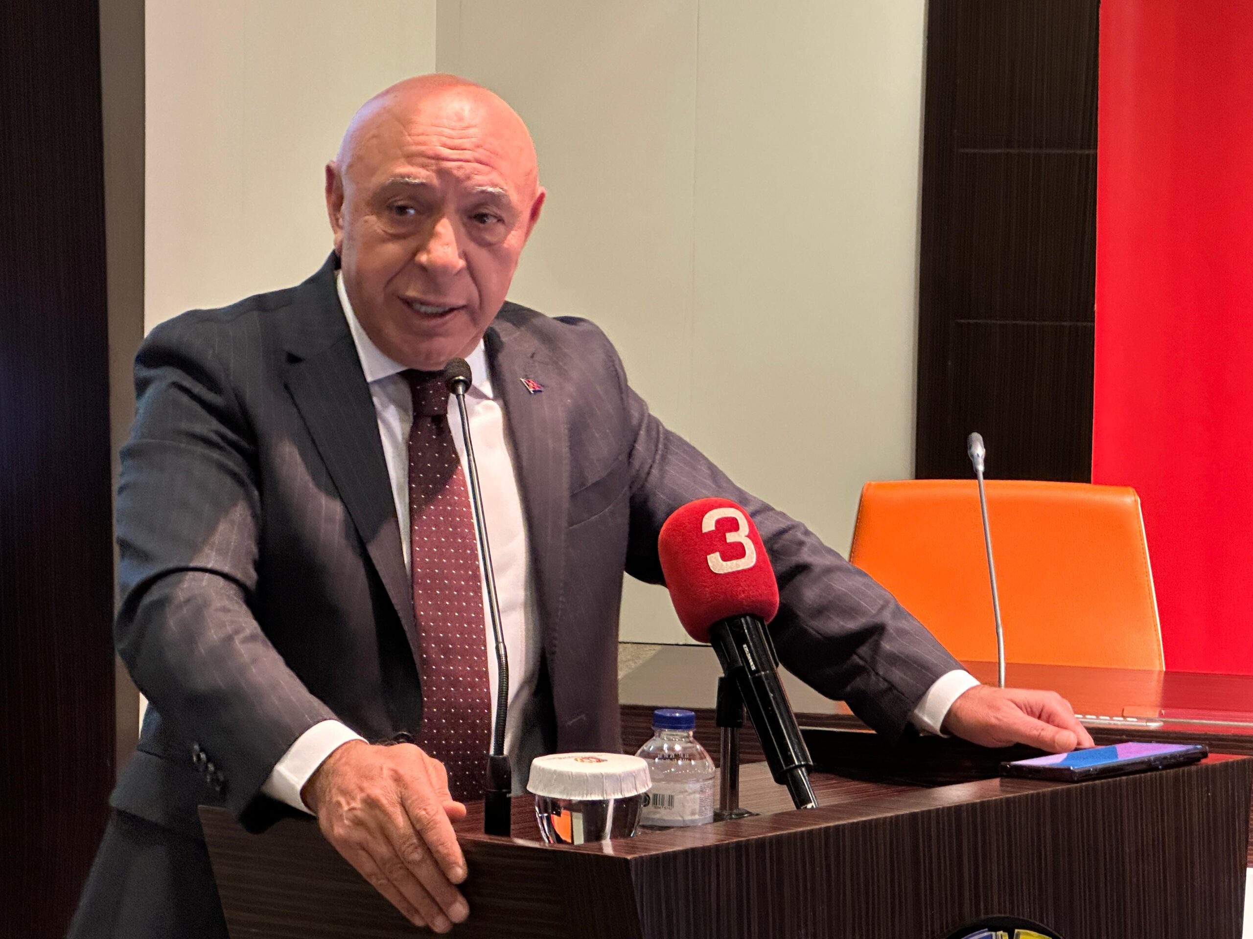 Afyonkarahisar Ticaret ve Sanayi Odası'nda düzenlenen Akaryakıt Sektörü İstişare Toplantısı'nda