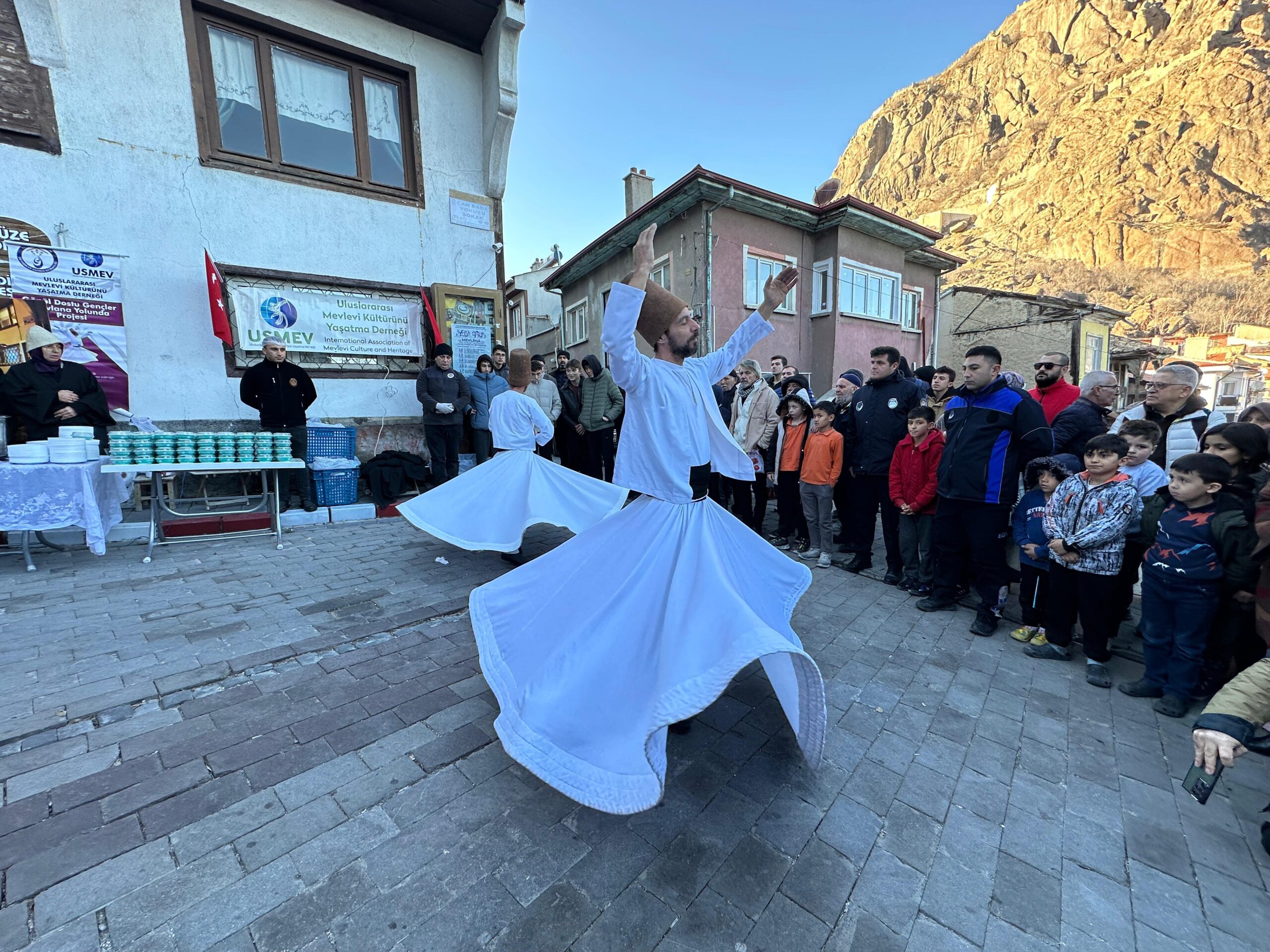 Afyonkarahisar Belediyesi tarafından düzenlenen Hz. Mevlana’nın 752. Vuslat Yıldönümü Anma