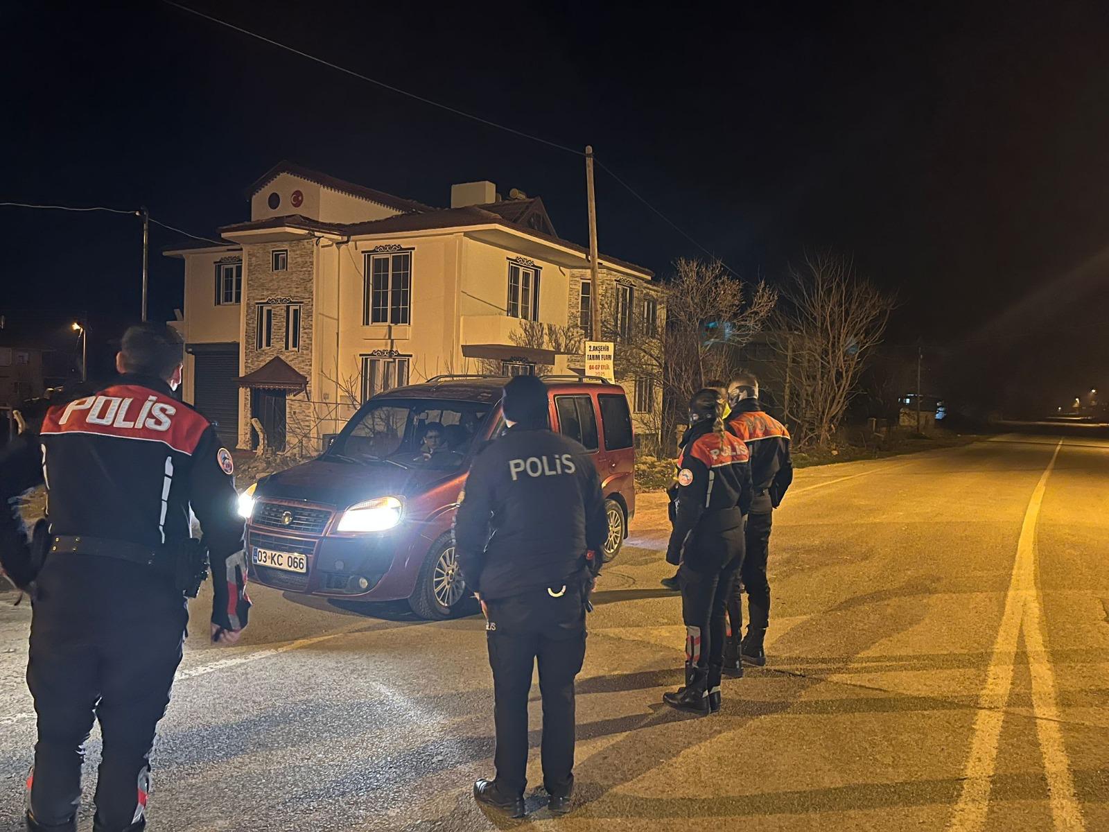 Afyonkarahisar Emniyet Müdürlüğü ekipleri, suç ve suçluyla mücadele kapsamında Sultandağı