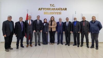 Afyonkarahisar Belediye Başkanı Burcu Köksal, farklı siyasi partilerin genel merkez
