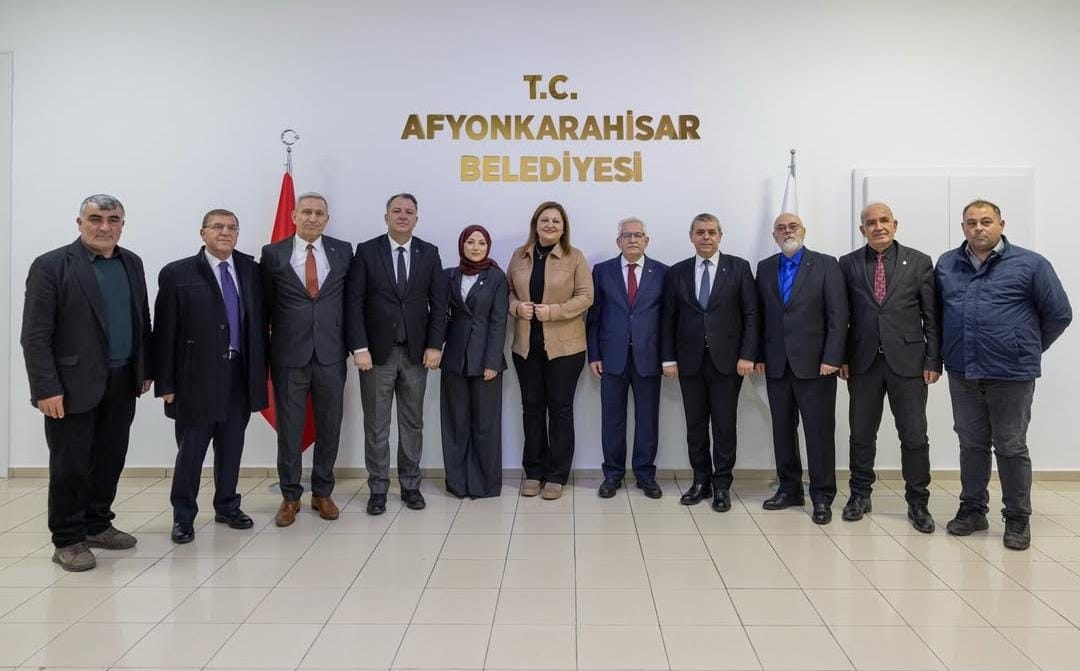 Afyonkarahisar Belediye Başkanı Burcu Köksal, farklı siyasi partilerin genel merkez