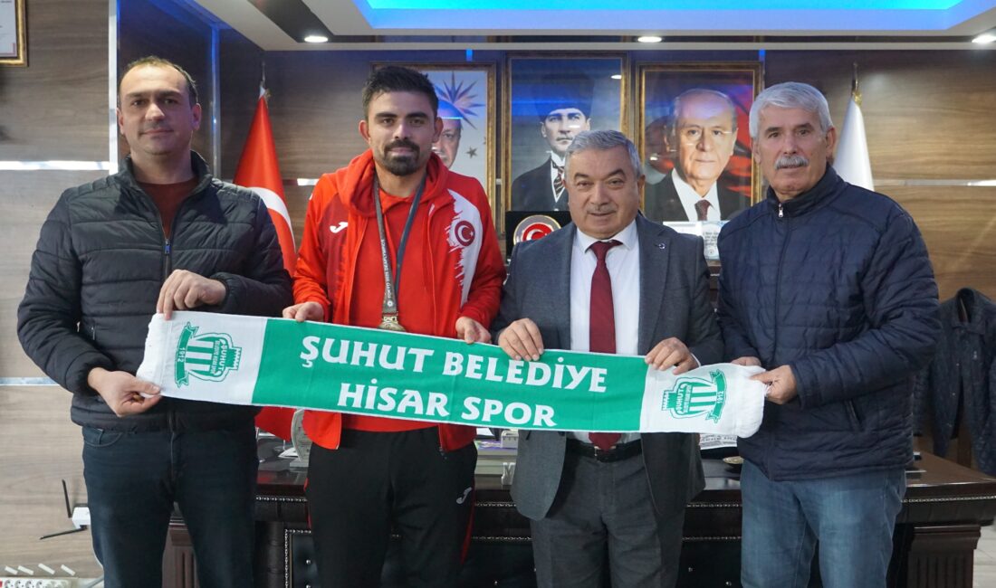 İşitme Engelli Milli Futbol Takımı’nın başarılı oyuncusu Emre Kılınç Şuhut