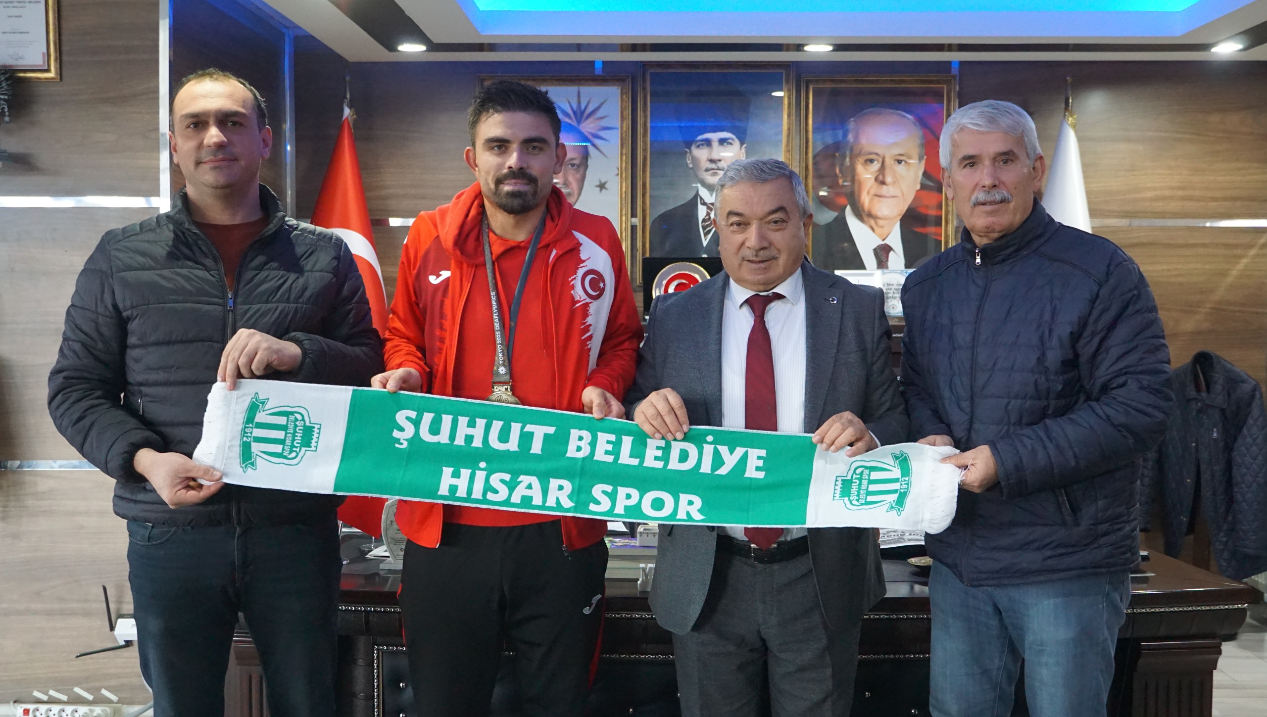 İşitme Engelli Milli Futbol Takımı’nın başarılı oyuncusu Emre Kılınç Şuhut