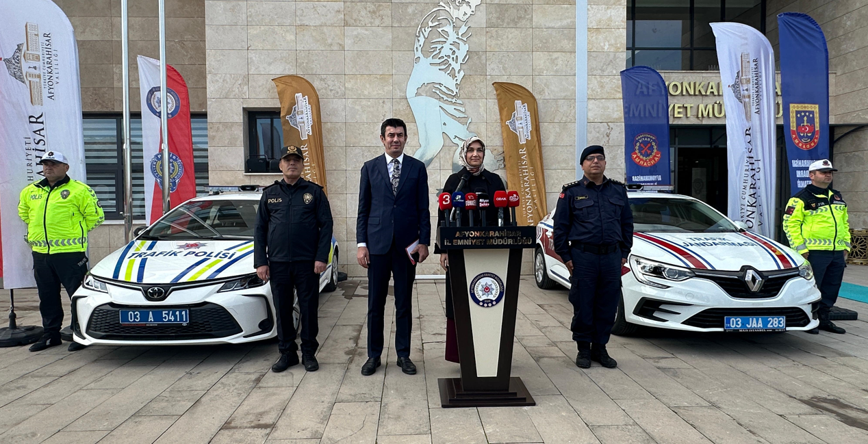 Afyonkarahisar Valisi Doç. Dr. Kübra Güran Yiğitbaşı, İl Emniyet Müdürlüğü’nde