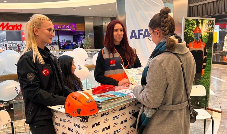 Afyonkarahisar İl Afet ve Acil Durum Müdürlüğü (AFAD) personelleri açtıkları