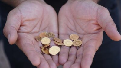 Fed’in faiz indirimi beklentilerinin güçlenmesiyle altın fiyatları yükselişe geçti. Ons