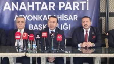 Anahtar Parti Afyonkarahisar İl Başkanı Üzeyir Aladağ, düzenlenen basın buluşmasında