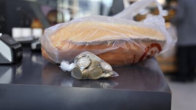 Sivas'ta bozuk para sıkıntısı yaşayan bir fırın, bu sorunu aşmak