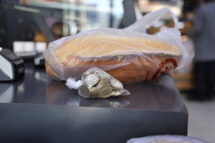 Sivas'ta bozuk para sıkıntısı yaşayan bir fırın, bu sorunu aşmak