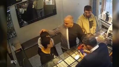 Yolda yürürken yaklaşık 1 milyon 300 bin lira değerinde altın