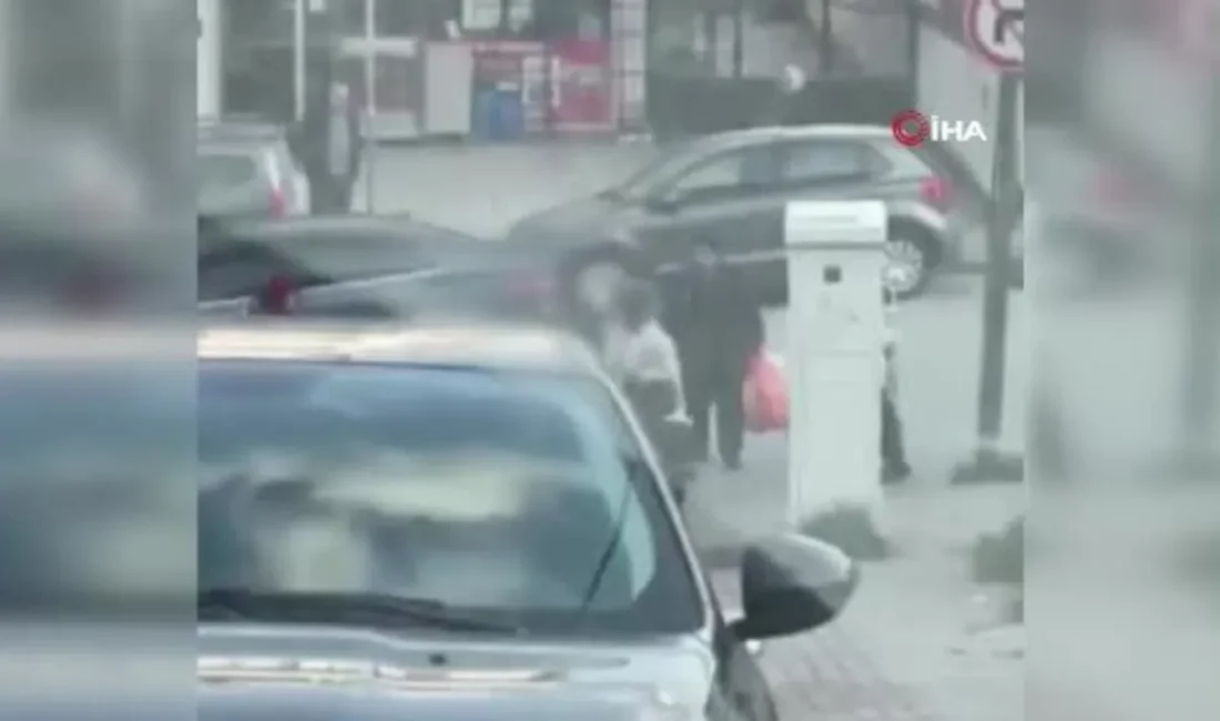 Megakent İstanbul'da akılalmaz kavga... Çocuklar yumruk yumruğa sokak ortasına kavga