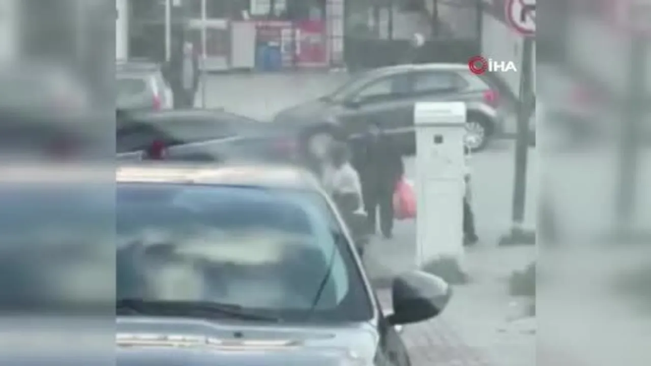 Megakent İstanbul'da akılalmaz kavga... Çocuklar yumruk yumruğa sokak ortasına kavga