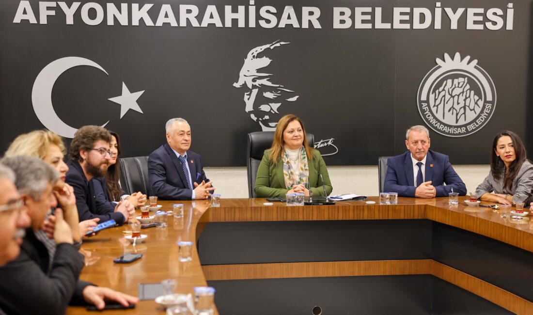 Cumhuriyet Halk Partisi’nin Afyonkarahisar’daki yeni il yönetimi, Belediye Başkanı Burcu