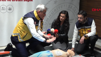 Sağlık Bakanı Kemal Memişoğlu, ASELSAN tarafından üretilen ‘Otomatik Eksternal Defibrilatör’