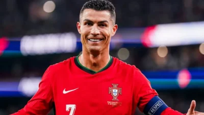 Dünyaca ünlü futbol yıldızı Cristiano Ronaldo, 9 yıllık birlikteliğin ardından