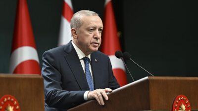Cumhurbaşkanı Erdoğan, Türkmenistan ziyareti dönüşü uçakta gazetecilerin sorularını yanıtlarken, futbolda