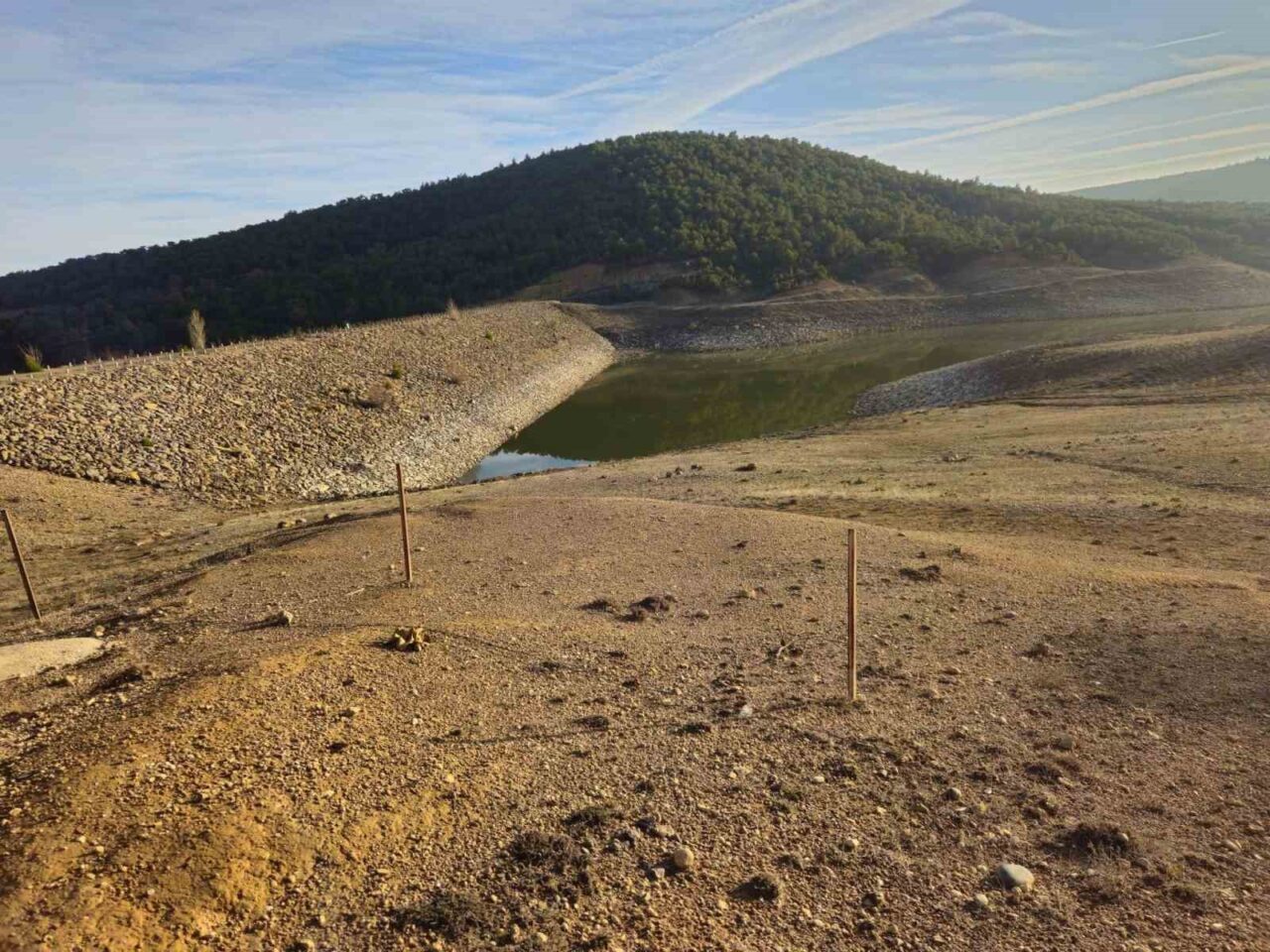 Afyonkarahisar’ın Dazkırı ilçesinde baraj ve göletlerin rutin kontrolleri gerçekleştirildi.
