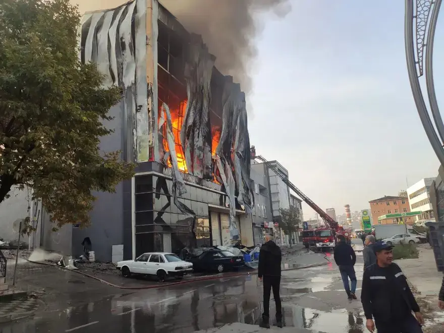 Kocaeli’de 7 işçinin hayatını kaybettiği parfüm fabrikası yangınıyla ilgili bilirkişi
