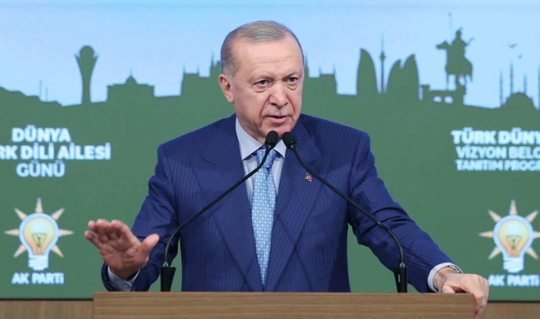 Cumhurbaşkanı ve AK Parti Genel Başkanı Erdoğan, partisinin kongre merkezinde