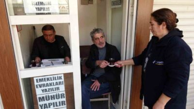 Gaziantep’in Gaziler Caddesi’ndeki Balıklı Parkı’nda 2 metrekarelik çay ocağını işleten