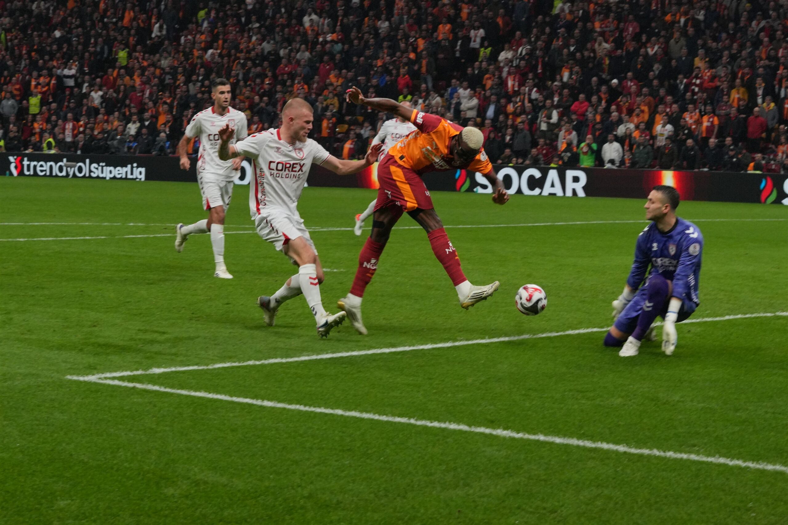 Süper Lig’in 15’inci haftasında Galatasaray sahasında Samsunspor’u 3-2 mağlup etti.