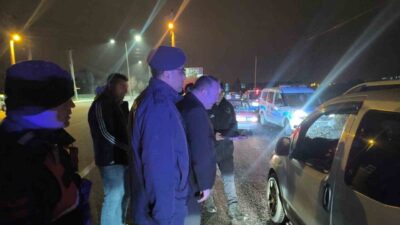 Afyonkarahisar’ın Şuhut ilçesinde yeni yıl dolayısıyla denetim yapan polis ve