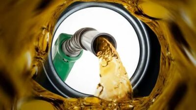 Bugün itibarıyla benzinin litre fiyatına 82 kuruşluk bir indirim daha