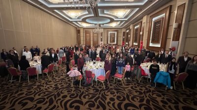 Program, saygı duruşu ve İstiklal Marşı’nın ardından Kur’an-ı Kerim tilavetiyle