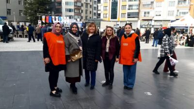 Afet Farkındalık Meydanı’nda kurulan KADEM standı, hem ziyaretçilerin yoğun ilgisini